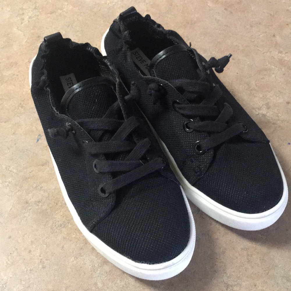Steve Madden Tennis shoes Size 8